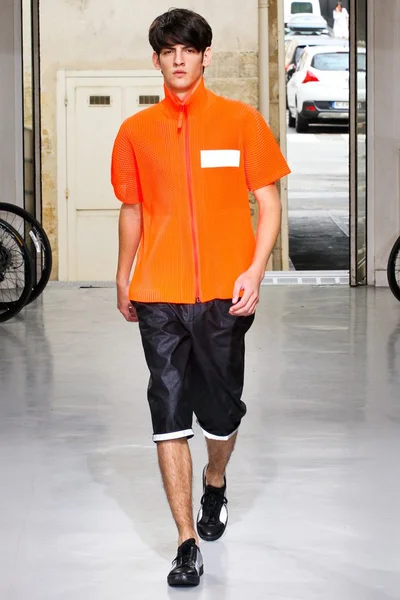 Look 30